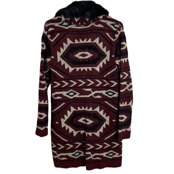 🌸2/$25 NWOT Black Rivet Cardigan Sweater black maroon cream Faux Fur - Picture 3 of 8
